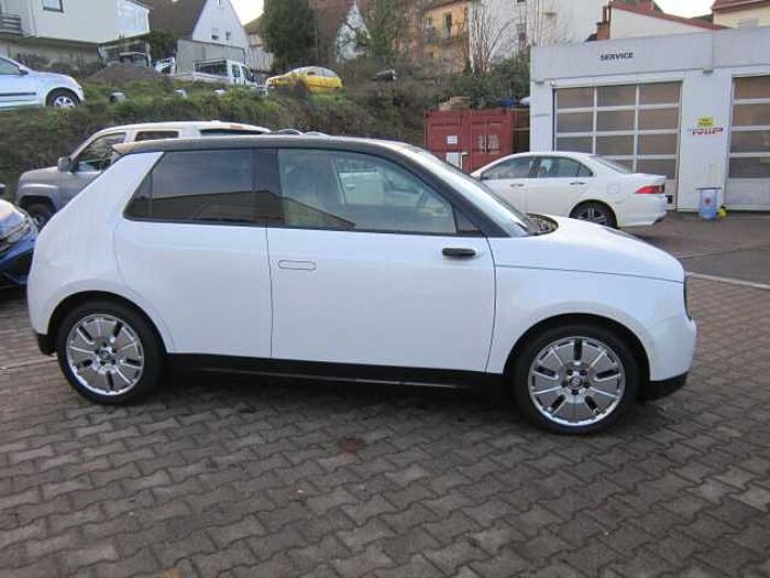 Honda e Advance-Paket + Illumination Paket